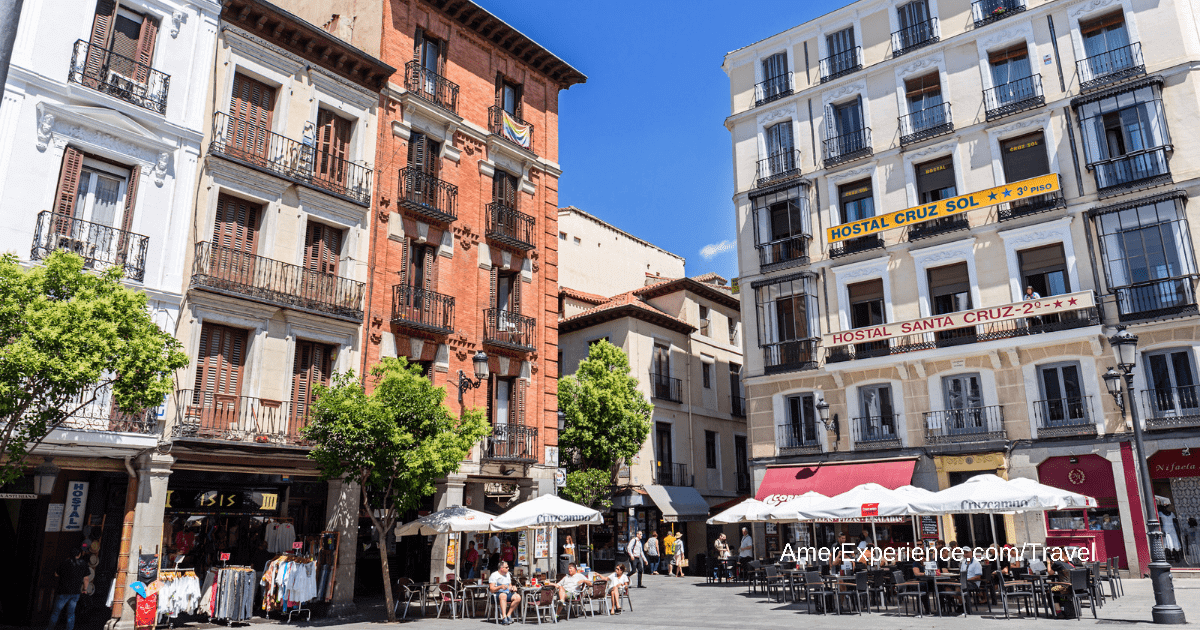 Los hoteles rurales más originales de Madrid: de cabañas en los árboles a granjas para familias
