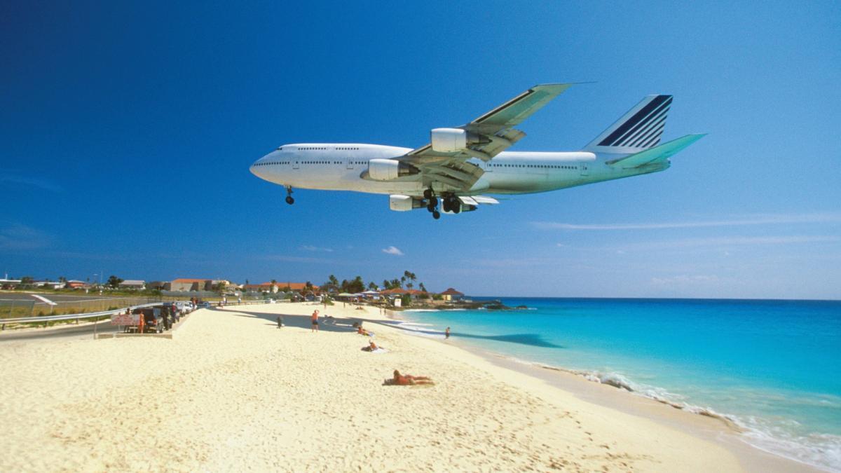 Plane coming in for landing on Maho Bay Beach Saint Martin Cari.jpg