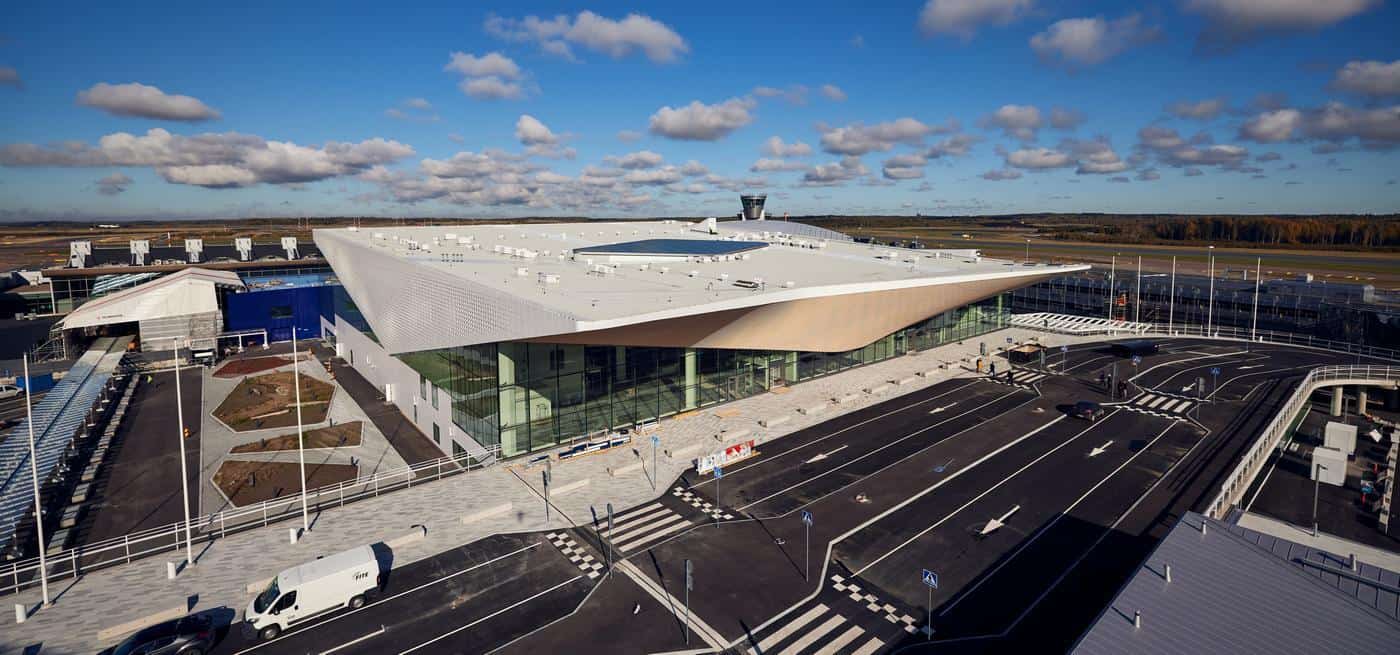 Finavia helsinki airport terminal outside 21.jpg