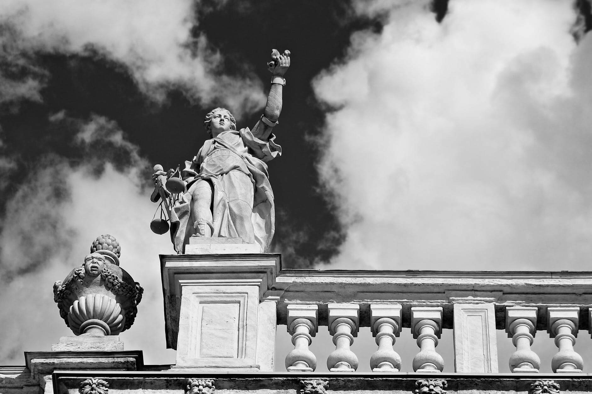 monochrome photo of a statue