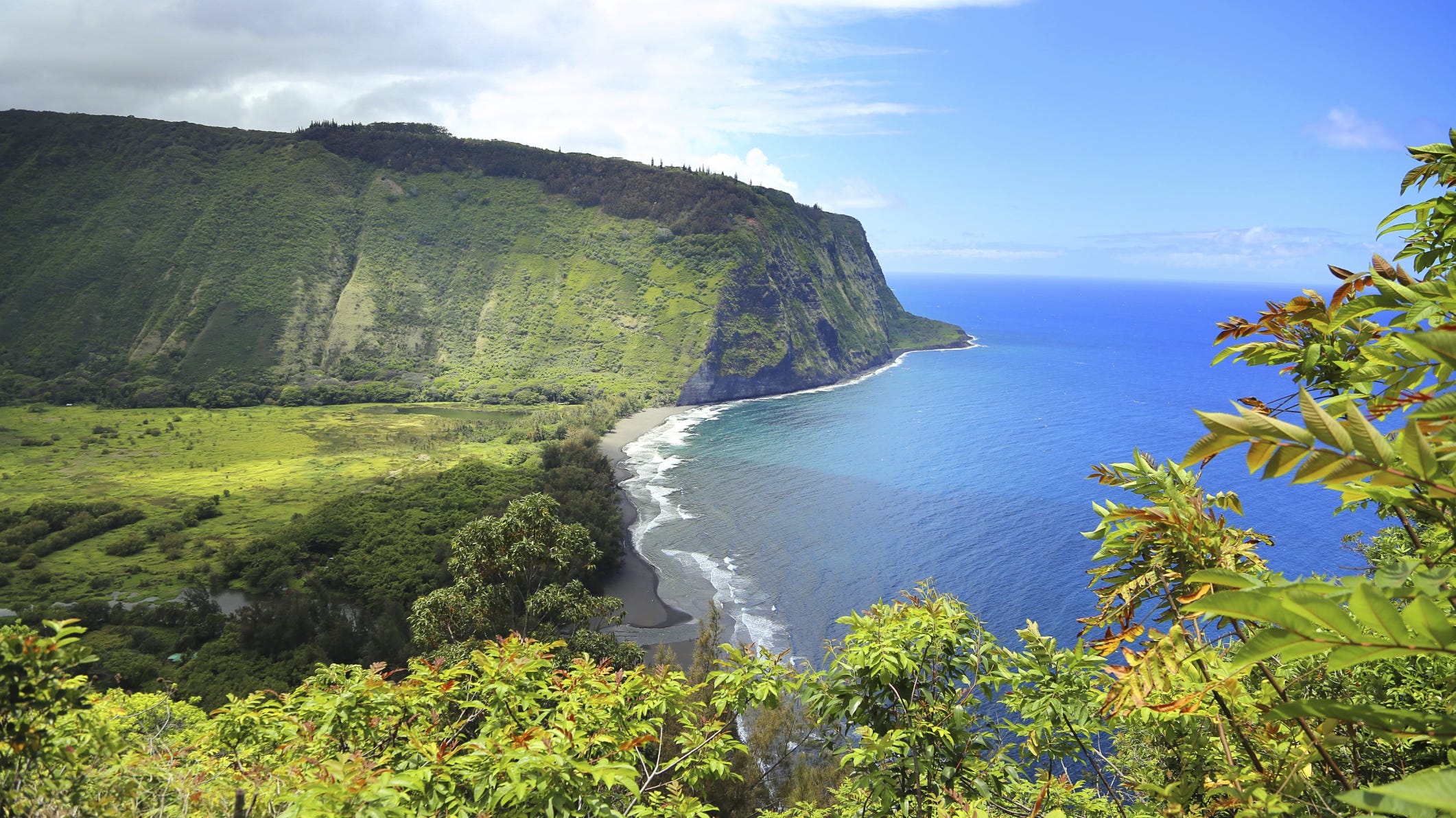 1389299897000 waipio valley dotson7168 iStock.jpgwidth2122height1192fitcropformatpjpgautowebp