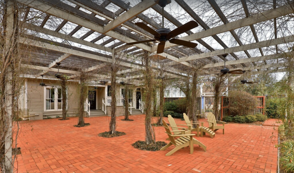 Beautiful patio of Hatties House Bed and Breakfast