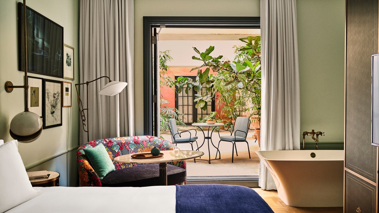 Hotel20Per20La20Salon20 20Patio207C20photo20credit20The20Ingalls.jpg