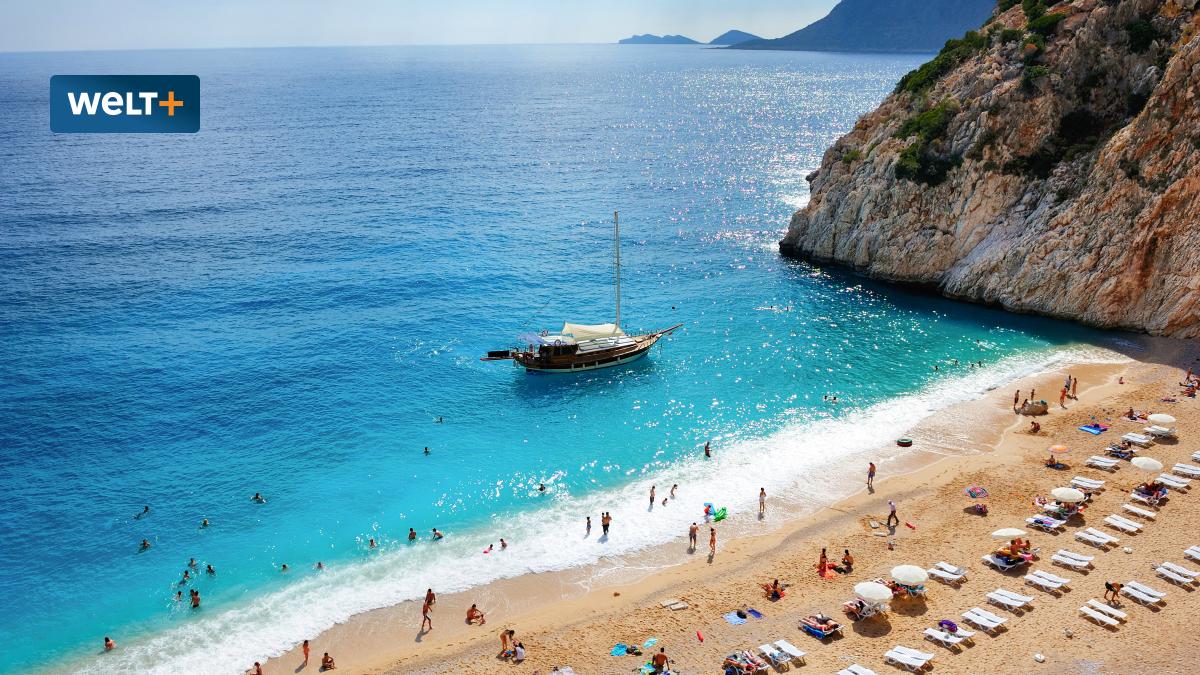 Mediterranean beach scenery Fethiye Turkey.jpg
