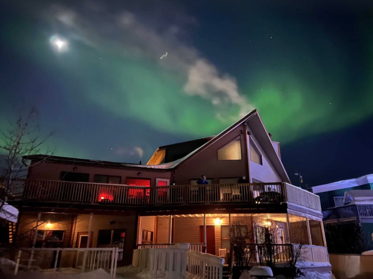 Travel Canada: 9 Amazing Vacation Rentals To See The Northern Lights In Canada