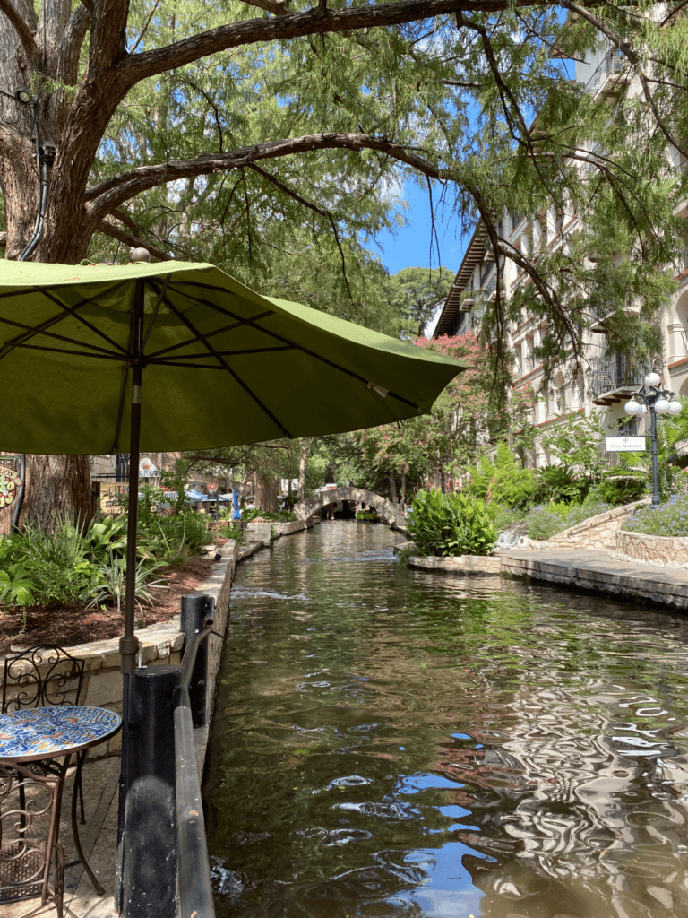 dining aling the riverwalk Sarah Morgensen1200
