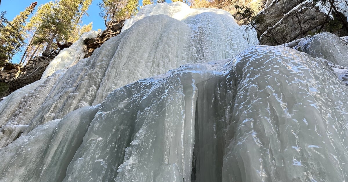 wall of ice maligne canyon fb.jpg - Travel and Golf Influencer - AmerExperience Content Curator