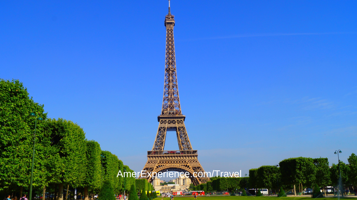 Eiffel-torni ei ole vain Pariisin, vaan koko Ranskan symboli. Gustave Eiffelin vuonna 1889 Ranskan vallankumouksen satavuotisjuhlavuoden kunniaksi pystyttämä 1050 jalkaa (320 metriä) torni piti aikoinaan maailman korkeimman rakennuksen titteliä. Huolimatta siitä, että Eiffel on kääpiö Dubain Burj Khalifan ja Lontoon The Shardin rinnalla, Eiffel-torni on edelleen yksi planeetan tunnistetuimmista maamerkeistä. Tarkastele kuuluisaa arkkitehtonista ikonia ulkopuolelta tai pysähdy kolmelle näköalatasolle ihaillaksesi upeita kaupunkinäkymiä.