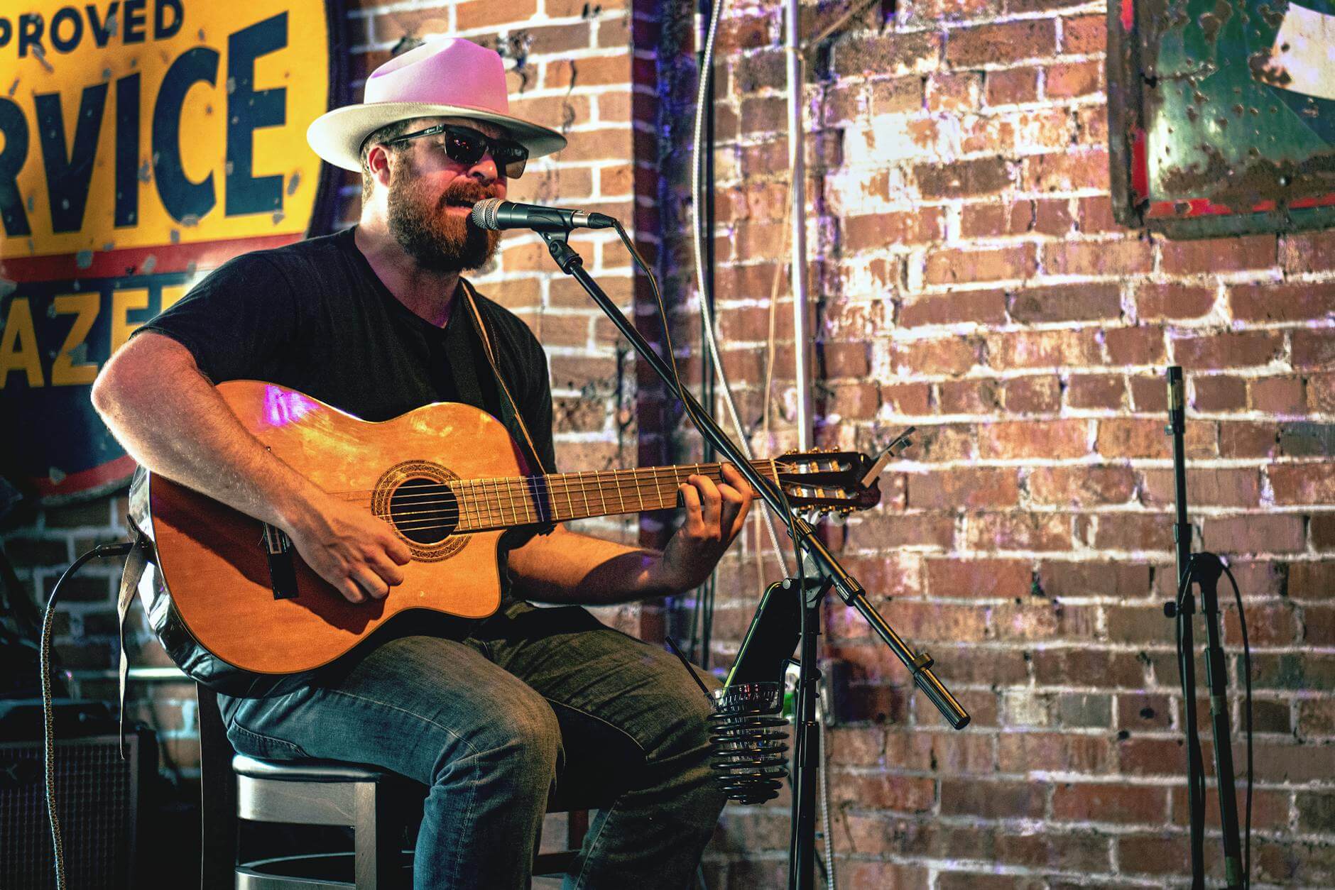 Best things to do in Nashville – music, culture & experiences - man playing guitar while singing
