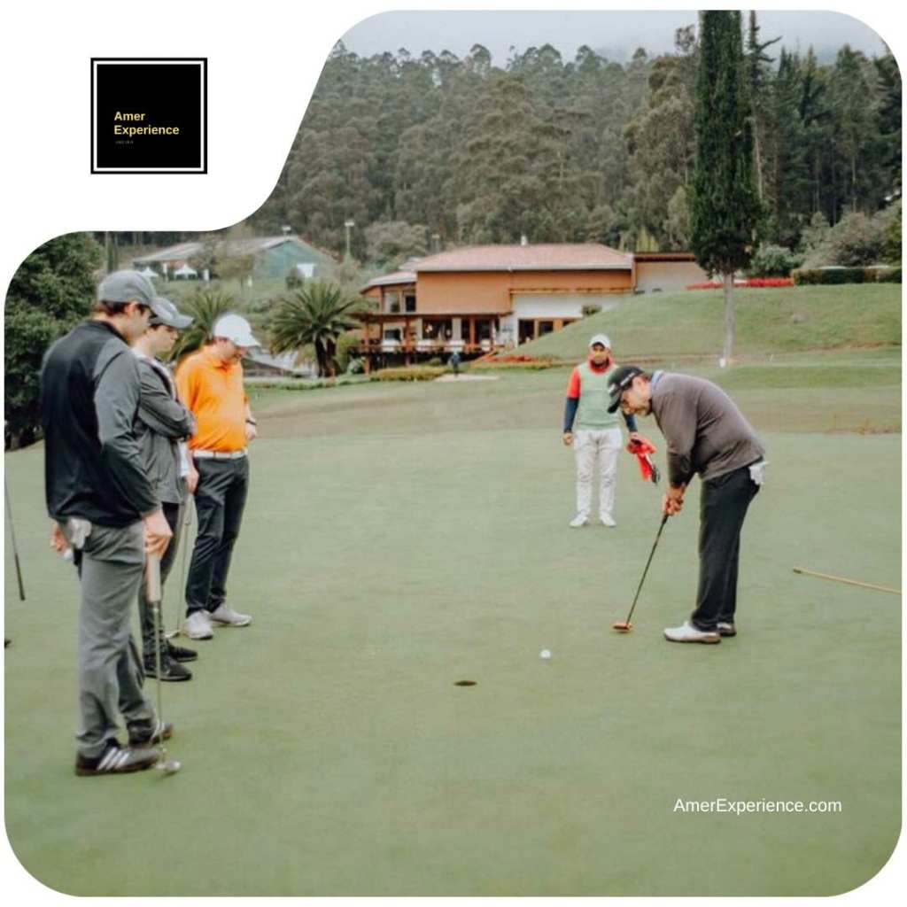 A golfer putts while other players watch on a green at Cuenca Tenis & Golf Club, with the clubhouse behind.