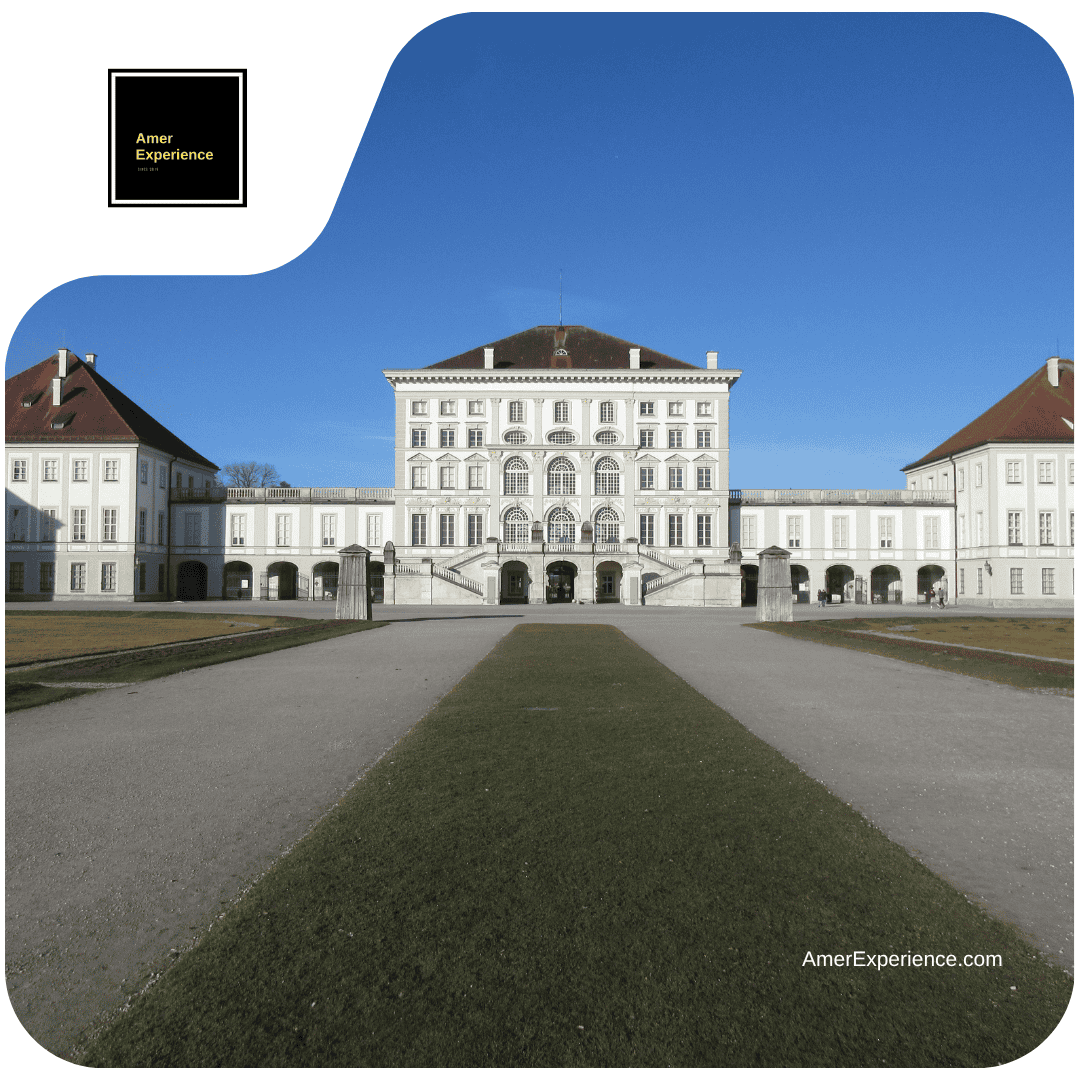 Schloss Nymphenburg: Detta storslagna barockpalats var de bayerska regenternas sommarresidens. Den enorma slottsparken på 200 hektar, komplett med kanaler och gömda paviljonger, erbjuder en fridfull miljö som känns som en helt annan värld än det pulserande centrumet.